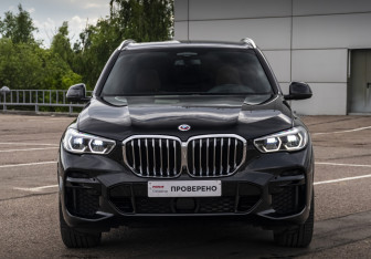 Подержанный автомобиль BMW X5 2022 года (2 фото)