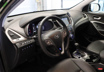 Подержанный автомобиль Hyundai Santa Fe 2017 года (7 фото)