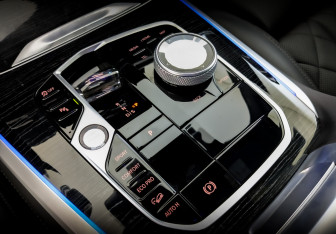 Подержанный автомобиль BMW X5 2023 года (30 фото)