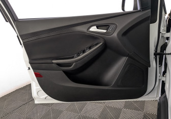 Подержанный автомобиль Ford Focus Hatchback 2018 года (19 фото)