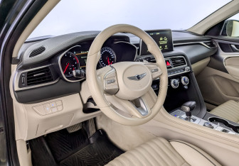 Подержанный автомобиль Genesis G70 2020 года (16 фото)