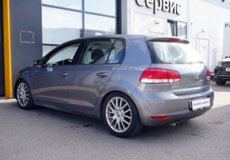 Подержанный автомобиль Volkswagen Golf Hatchback 2012 года (7 фото)