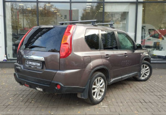 Подержанный автомобиль Nissan X-Trail 2007 года (8 фото)