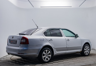 Подержанный автомобиль Skoda Octavia Liftback 2010 года (5 фото)