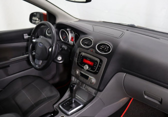 Подержанный автомобиль Ford Focus Sedan 2009 года (10 фото)