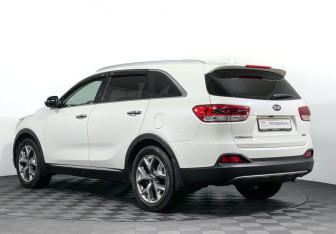 Подержанный автомобиль Kia Sorento 2016 года (7 фото)