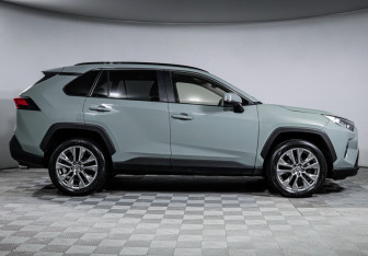 Подержанный автомобиль Toyota RAV4 2020 года (4 фото)