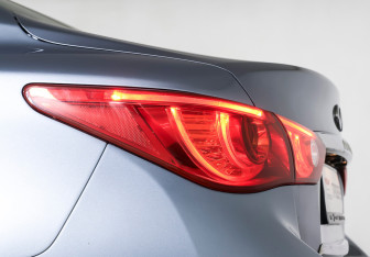 Подержанный автомобиль Infiniti Q50 2016 года (24 фото)