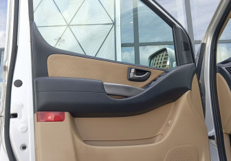 Подержанный автомобиль Hyundai Grand Starex 2009 года (15 фото)