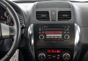 Подержанный автомобиль Suzuki SX4 Hatchback 2012 года (17 фото)