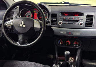 Подержанный автомобиль Mitsubishi Lancer Sedan 2008 года (15 фото)