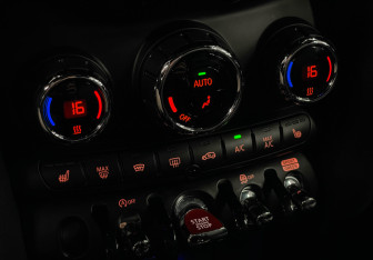 Подержанный автомобиль MINI Hatch 2020 года (16 фото)