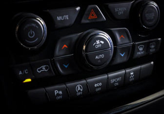Подержанный автомобиль Jeep Grand Cherokee 2021 года (16 фото)