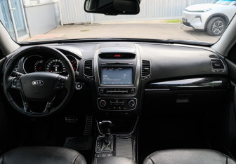 Подержанный автомобиль Kia Sorento 2014 года (9 фото)