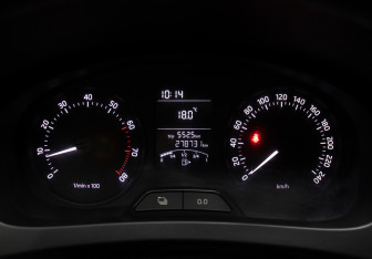 Подержанный автомобиль Skoda Rapid Liftback 2014 года (13 фото)