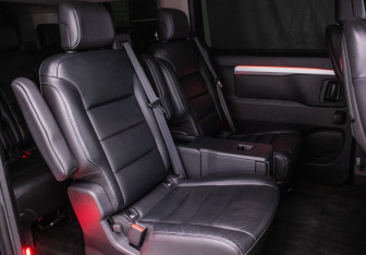 Подержанный автомобиль Peugeot Traveller 2018 года (9 фото)