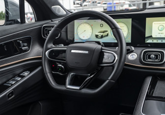 Подержанный автомобиль Jaecoo J8 2024 года (10 фото)
