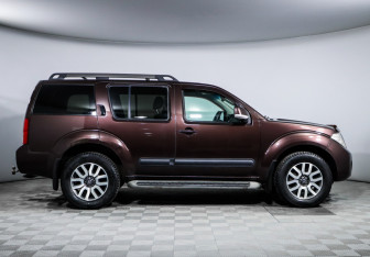 Подержанный автомобиль Nissan Pathfinder 2010 года (4 фото)