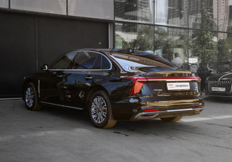 Подержанный автомобиль Hongqi H5 2024 года (6 фото)