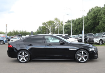 Подержанный автомобиль Jaguar XE 2018 года (4 фото)