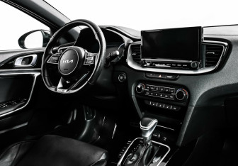 Подержанный автомобиль Kia Ceed Wagon 2021 года (10 фото)