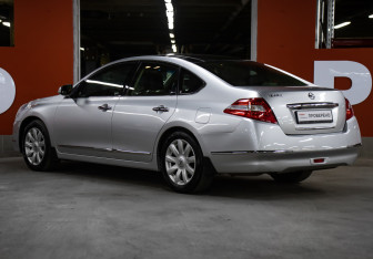 Подержанный автомобиль Nissan Teana 2008 года (7 фото)