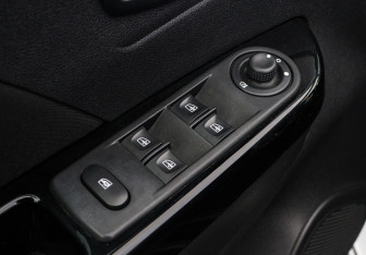 Подержанный автомобиль Renault Kaptur 2016 года (17 фото)