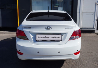 Подержанный автомобиль Hyundai Solaris Sedan 2013 года (6 фото)