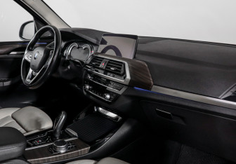 Подержанный автомобиль BMW X3 2018 года (9 фото)