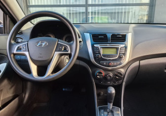 Подержанный автомобиль Hyundai Solaris Hatchback 2013 года (14 фото)