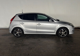 Подержанный автомобиль Hyundai i30 Hatchback 2010 года (7 фото)