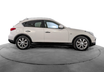 Подержанный автомобиль Infiniti EX 2011 года (4 фото)