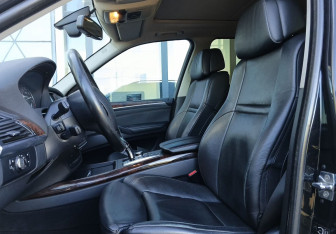 Подержанный автомобиль BMW X5 2007 года (17 фото)