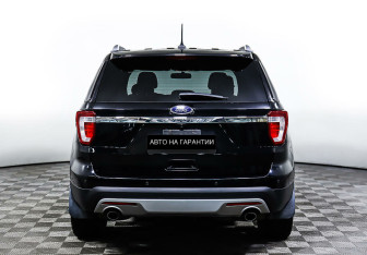 Подержанный автомобиль Ford Explorer 2017 года (6 фото)