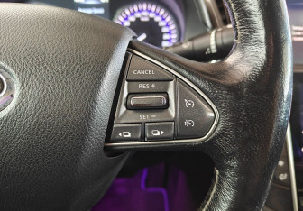 Подержанный автомобиль Infiniti Q50 2015 года (15 фото)