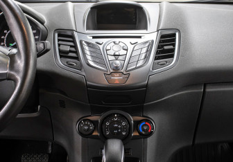 Подержанный автомобиль Ford Fiesta Hatchback 2018 года (15 фото)