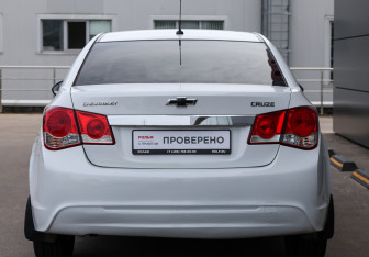 Подержанный автомобиль Chevrolet Cruze Sedan 2013 года (6 фото)