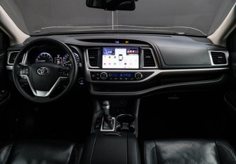 Подержанный автомобиль Toyota Highlander 2014 года (11 фото)