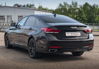 Подержанный автомобиль Genesis G80 2019 года (6 фото)