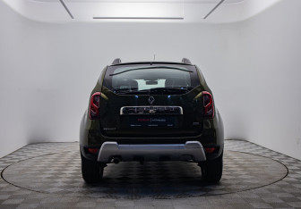 Подержанный автомобиль Renault Duster 2015 года (6 фото)