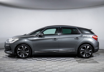 Подержанный автомобиль Citroen DS5 2012 года (8 фото)