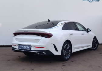 Подержанный автомобиль Kia K5 2023 года (8 фото)