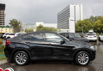 Подержанный автомобиль BMW X6 2017 года (3 фото)