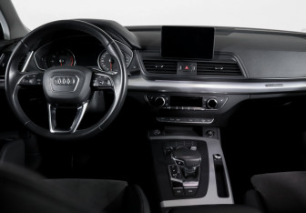 Подержанный автомобиль Audi Q5 2018 года (12 фото)
