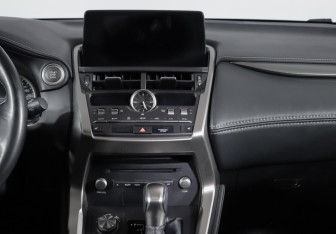 Подержанный автомобиль Lexus NX 2019 года (13 фото)