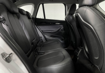Подержанный автомобиль BMW X1 2016 года (14 фото)