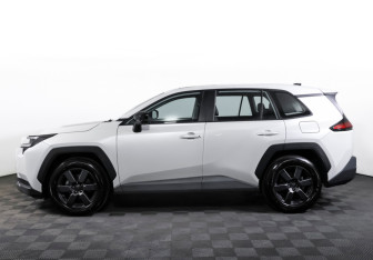 Подержанный автомобиль Toyota RAV4 2025 года (8 фото)