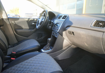 Подержанный автомобиль Volkswagen Polo Sedan 2013 года (10 фото)