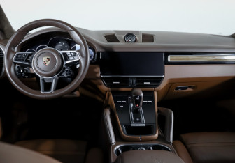Подержанный автомобиль Porsche Cayenne 2019 года (12 фото)