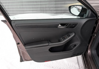 Подержанный автомобиль Volkswagen Jetta Sedan 2014 года (19 фото)